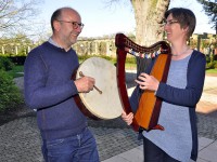 Keltische Kobolde, Tänzer und Musiker  feiern in den Stapelfelder Gärten